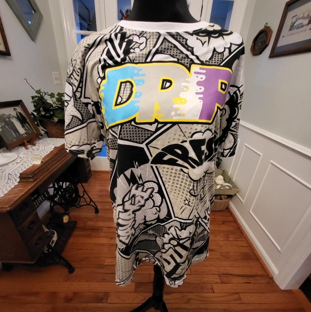 4/$19 Graffiti print DRIP Graphic Tee  by Bailey apparel size Large Streetwear